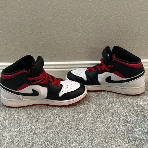 Air Jordans size- Youth 6 - Picture 7 of 9